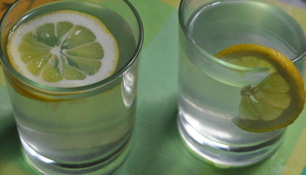 Вода с лимоном и корицей. Зеленый смертельный напиток. Гидромель. Муравушка напиток. Молодин напиток.