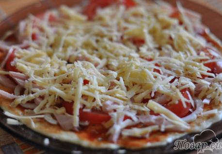 Бездрожжевая пицца в микроволновке с начинкой и сыром