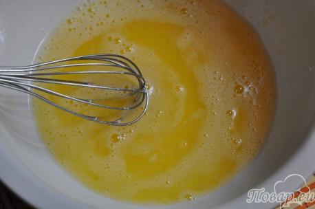 Блины заварные на кефире: яйцо с сахаром