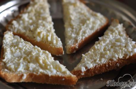 Бутерброды с киви: сырная масса на хлебе