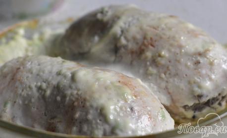 Фаршированная куриная грудка с грибами: готовое блюдо
