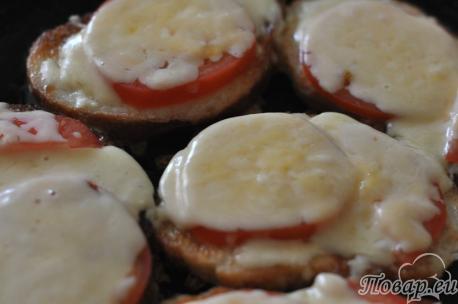 Гренки с помидорами и сыром: готовое блюдо