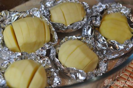Картофель с чесноком в духовке: подготовка картошки