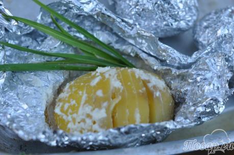 Картофель с чесноком в духовке: готовое блюдо
