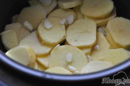 Картофель с сыром в мультиварке: закладка продуктов