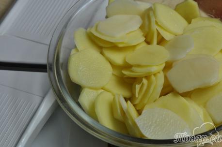 Картошка с чесноком в духовке: ломтики картошки