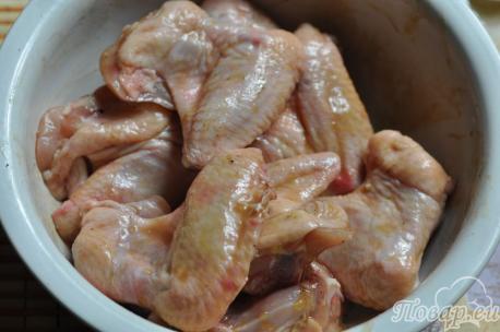 Куриные крылышки в медово-соевом соусе: курица в маринаде