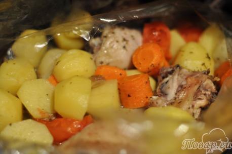 Как правильно приготовить курицу в духовке: курица с картошкой в рукаве
