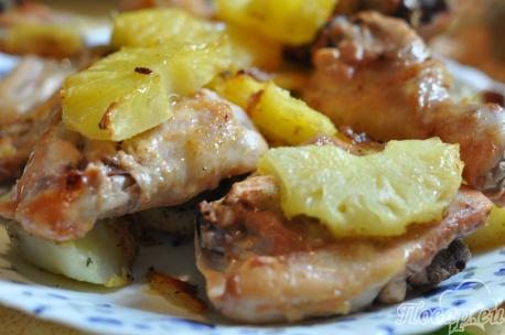 Курица с ананасами в духовке