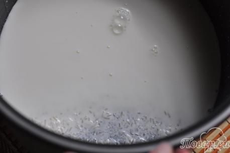 Молочная рисовая каша в мультиварке: ингредиенты в чаше