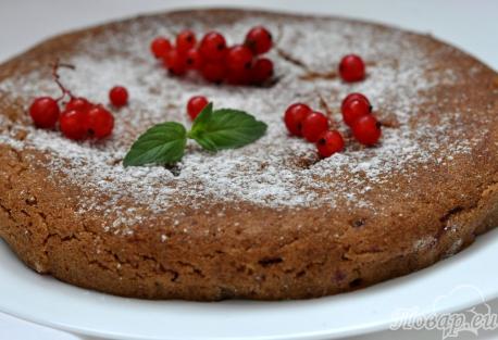 Пирог с красной смородиной: готовый пирог