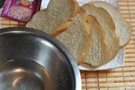 Постные гренки из белого хлеба: обмакивание