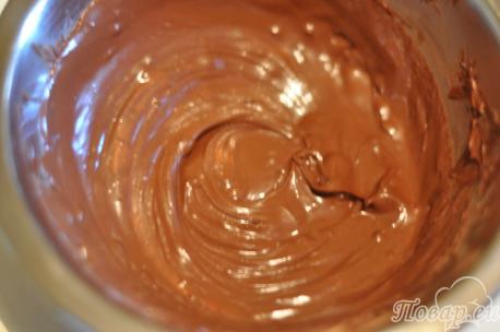 Растопленный шоколад для приготовления конфет в домашних условиях