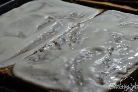 Рецепт торта Трухлявый пень: части пласта с кремом