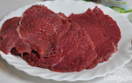 Рецепт бефстроганов: пласты мяса