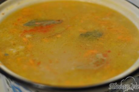 Готовый гороховый суп с рёбрышками