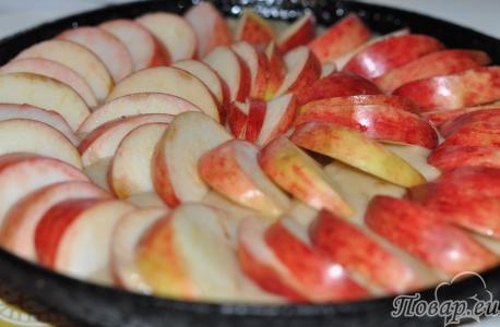 Рецепт коврижки с яблоками: тесто с яблоками