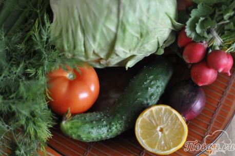 продукты для салата из овощей с оливковым маслом