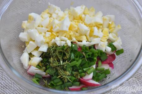 Салат из редиса с картофелем: яйца, зелень, редис
