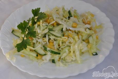 Салат из свежей капусты с огурцом: готовый салат