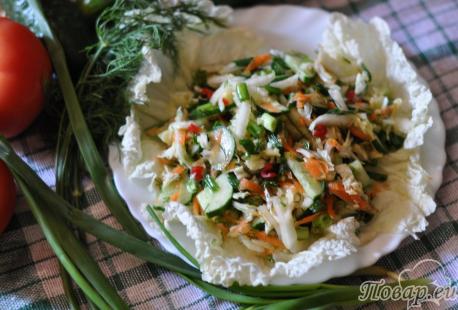 Салат овощной с капустой