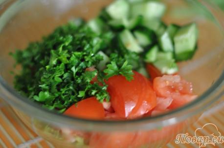 Овощи и зелень для салата овощного со сметаной