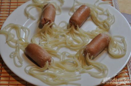 Спагетти в сосисках: готовые изделия