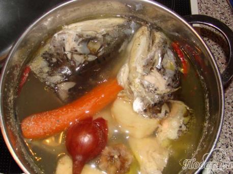 Суп из красной рыбы со шпинатом