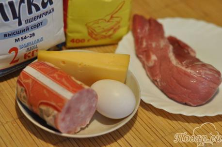 ингредиенты для приготовления свинины с ветчиной и сыром в панировке