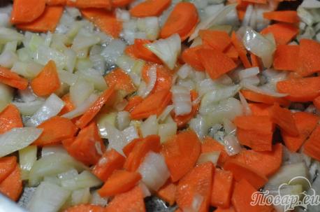 Тушёный картофель с тмином: морковь, лук